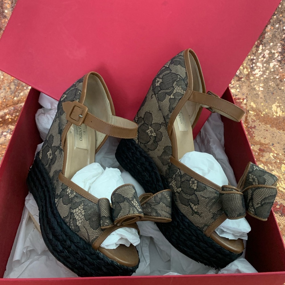 Valentino Garavani Lace Bow Wedges 37